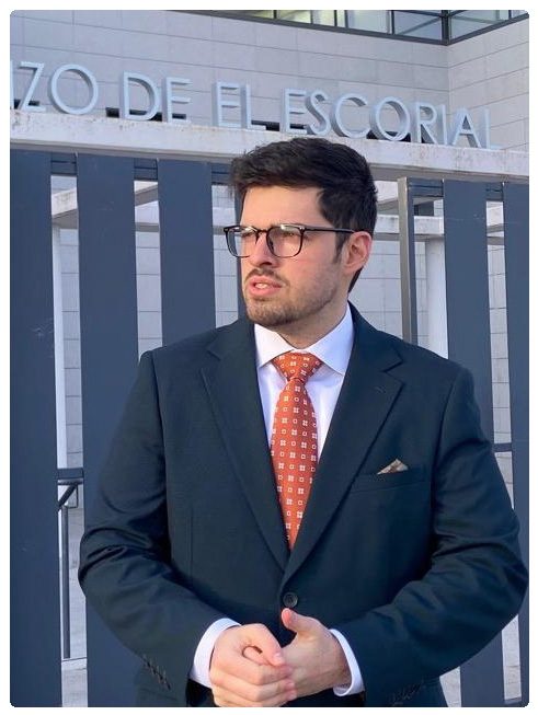 Abogado especialista en Derecho Penal y Derecho Militar Abogado especialista en Derecho Penal y Derecho Militar